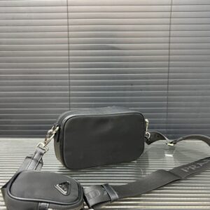 【AT9462】PradaプラダSaffianoナイロンメッセンジャーバッグ、都市のエリート向けのエレガントな多機能バッグ | Prada Italy