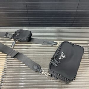 【AT9462】PradaプラダSaffianoナイロンメッセンジャーバッグ、都市のエリート向けのエレガントな多機能バッグ | Prada Italy