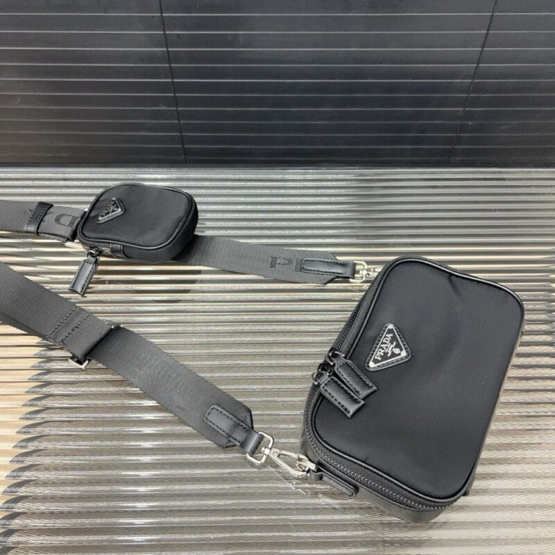 【AT9462】PradaプラダSaffianoナイロンメッセンジャーバッグ、都市のエリート向けのエレガントな多機能バッグ | Prada Italy