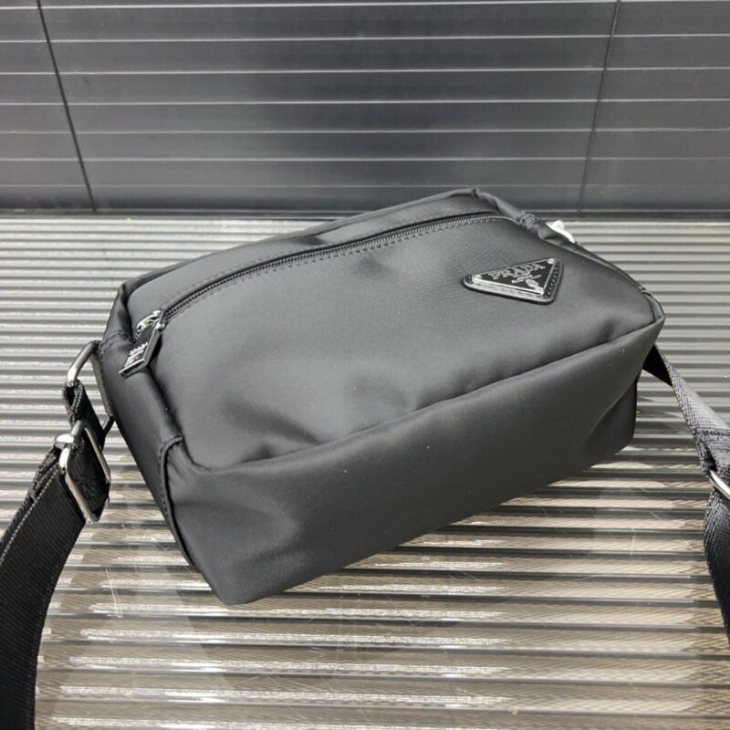 【AT9463】プラダ ラグジュアリーウルバンシリーズショルダーバッグ - 軽量耐久性 ナイロン生地 小さくて軽やか | Prada Milano