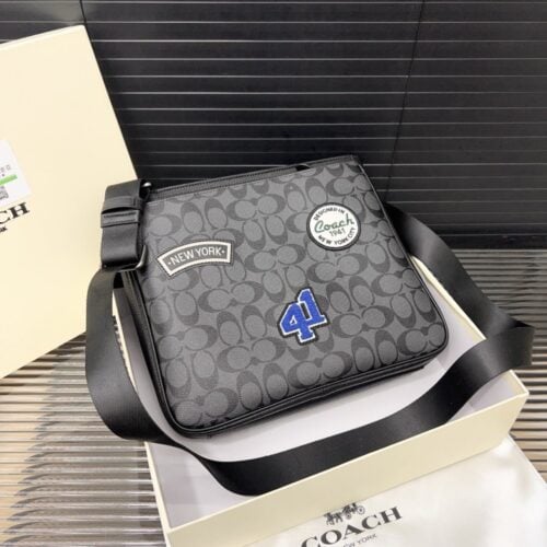 【AT9465】Coachのクラシックなシングルショルダーバッグ - 都会の男性におすすめの高品質バッグ | Coach New York