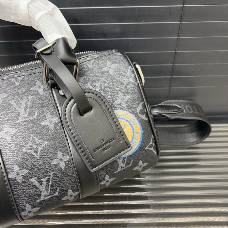 【AT9468】ルイ・ヴィトンのKEEPALL 25ハンドバッグ：モダンなMonogram Eclipseデザインが魅力的 | Louis Vuitton
