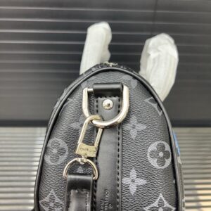 【AT9468】ルイ・ヴィトンのKEEPALL 25ハンドバッグ：モダンなMonogram Eclipseデザインが魅力的 | Louis Vuitton