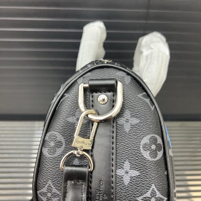 【AT9468】ルイ・ヴィトンのKEEPALL 25ハンドバッグ：モダンなMonogram Eclipseデザインが魅力的 | Louis Vuitton