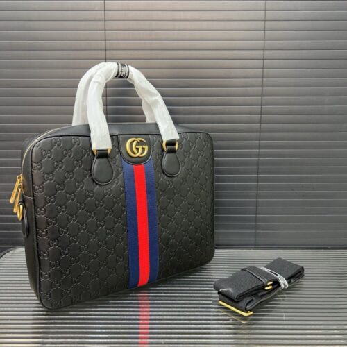 【AT9469】グッチのGGエンボスレザー ビジネスバッグ 13-14インチノートPC対応 ブラック | Gucci