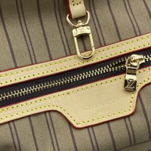 【AT948】老花彩色のポリカーボネート素材、ドットのシルクスクリーン印刷が施された、Neverfullの内部の繊細なディテールを探索してみましょう。