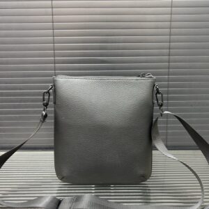 【AT9481】ルイ・ヴィトンの牛革ショルダーバッグ | エレガントなチェック柄と高品質素材で日常に上品さを演出 | Louis Vuitton Paris