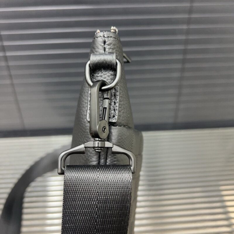 【AT9481】ルイ・ヴィトンの牛革ショルダーバッグ | エレガントなチェック柄と高品質素材で日常に上品さを演出 | Louis Vuitton Paris