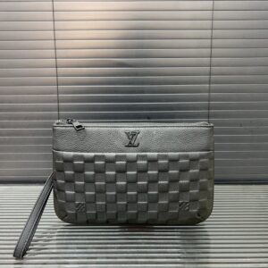 【AT9482】ルイ・ヴィトン チェック柄クラッチバッグ - 都会的なラグジュアリーを演出 | Louis Vuitton Malletier