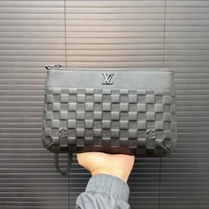 【AT9482】ルイ・ヴィトン チェック柄クラッチバッグ - 都会的なラグジュアリーを演出 | Louis Vuitton Malletier