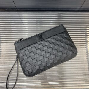 【AT9482】ルイ・ヴィトン チェック柄クラッチバッグ - 都会的なラグジュアリーを演出 | Louis Vuitton Malletier