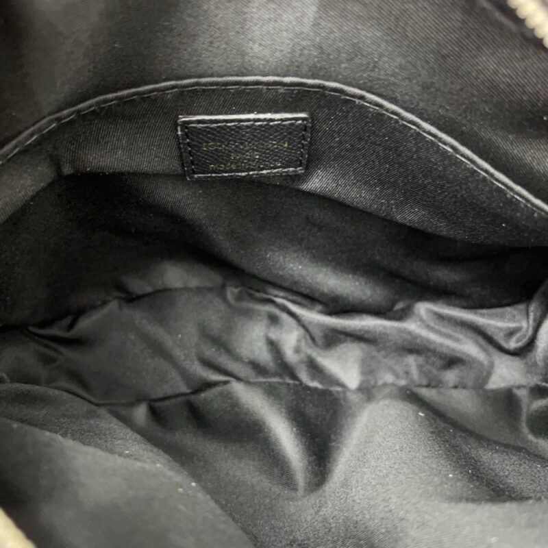【AT9483】ルイ・ヴィトンのクラシックなOUTDOOR郵便袋 - Monogram Eclipseキャンバス素材の男性用ショルダーバッグ | Louis Vuitton Malletier
