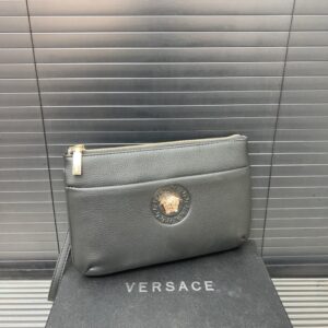【AT9486】Versaceバーサーチのクラシックな牛革クラッチバッグ-豪華な多機能デザイン | Versace