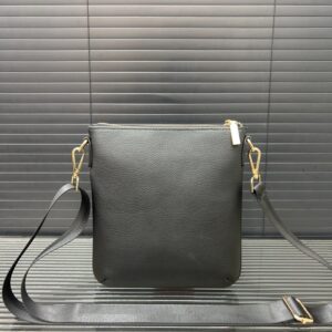 【AT9488】Versace（ヴェルサーチ）の贅沢な黒革ショルダーバッグ - 都会のエレガンスと高級感を完璧に表現 | Gianni Versace