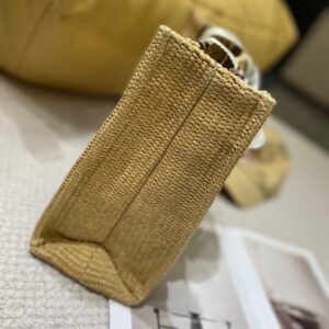 【AT949】クロエの織りショッピングバッグ🛍️クロエは、2021年の初めにウッディ・トート・バッグという手提げ袋を静かに売り出し、人気となりました。