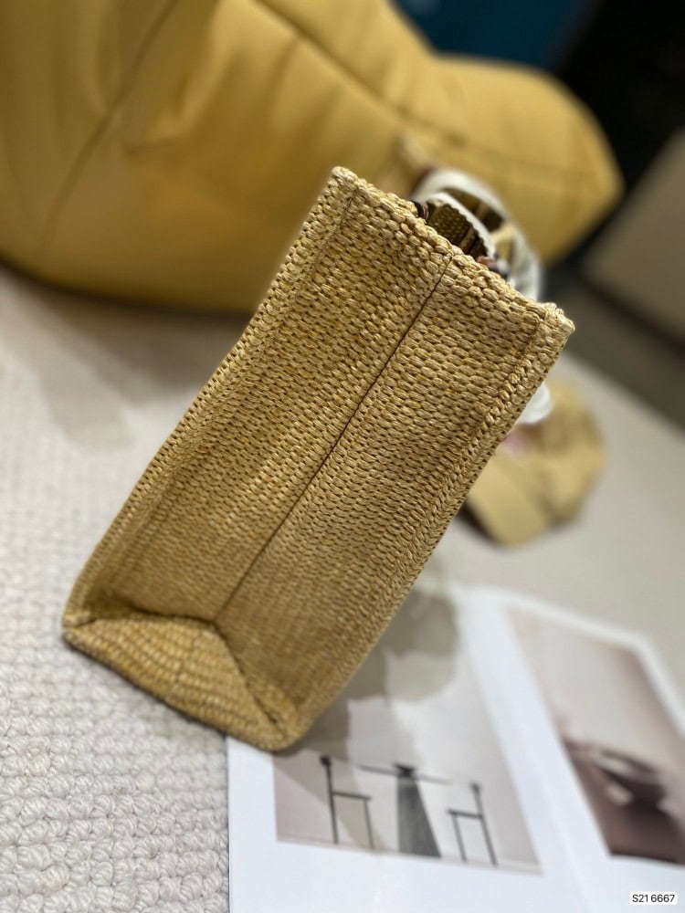 【AT949】クロエの織りショッピングバッグ🛍️クロエは、2021年の初めにウッディ・トート・バッグという手提げ袋を静かに売り出し、人気となりました。