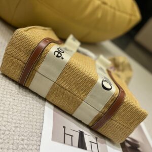 【AT949】クロエの織りショッピングバッグ🛍️クロエは、2021年の初めにウッディ・トート・バッグという手提げ袋を静かに売り出し、人気となりました。