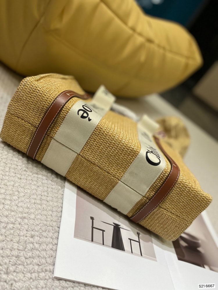 【AT949】クロエの織りショッピングバッグ🛍️クロエは、2021年の初めにウッディ・トート・バッグという手提げ袋を静かに売り出し、人気となりました。
