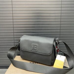 【AT9491】Bally バリー革メッセンジャーバッグ - 高級小牛革素材でエレガントなジェントルマンスタイルを演出 | Burberry