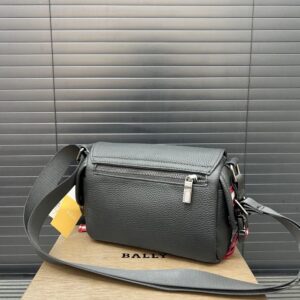 【AT9491】Bally バリー革メッセンジャーバッグ - 高級小牛革素材でエレガントなジェントルマンスタイルを演出 | Burberry