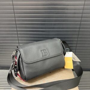 【AT9491】Bally バリー革メッセンジャーバッグ - 高級小牛革素材でエレガントなジェントルマンスタイルを演出 | Burberry