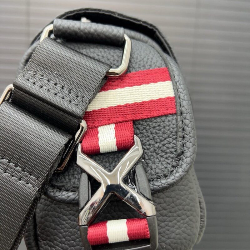 【AT9491】Bally バリー革メッセンジャーバッグ - 高級小牛革素材でエレガントなジェントルマンスタイルを演出 | Burberry