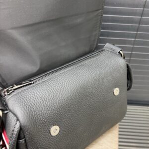 【AT9491】Bally バリー革メッセンジャーバッグ - 高級小牛革素材でエレガントなジェントルマンスタイルを演出 | Burberry
