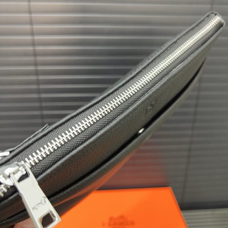 【AT9492】エルメスのクラシックなグレーのクラッチバッグ - 高級ヤング牛革製品、ビジネスや夕食に最適 | Hermes