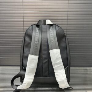 【AT9493】バーバリー Burberry ブラックリュックサック - 都会のエリートにふさわしい高級防水バックパック | Burberry