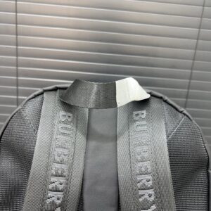 【AT9493】バーバリー Burberry ブラックリュックサック - 都会のエリートにふさわしい高級防水バックパック | Burberry