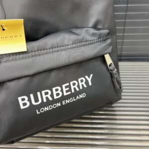 【AT9493】バーバリー Burberry ブラックリュックサック - 都会のエリートにふさわしい高級防水バックパック | Burberry