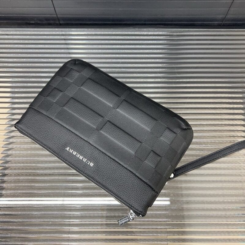 【AT9494】バーバリー高級レザークラッチバッグ - エレガントな英国スタイル | Burberry London