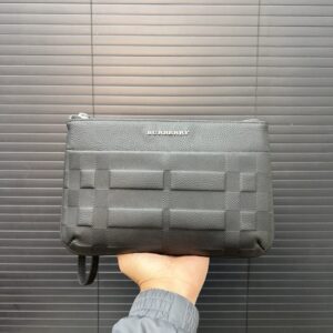 【AT9494】バーバリー高級レザークラッチバッグ - エレガントな英国スタイル | Burberry London