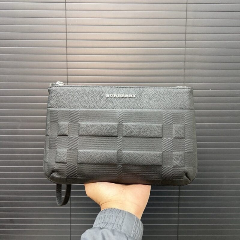 【AT9494】バーバリー高級レザークラッチバッグ - エレガントな英国スタイル | Burberry London