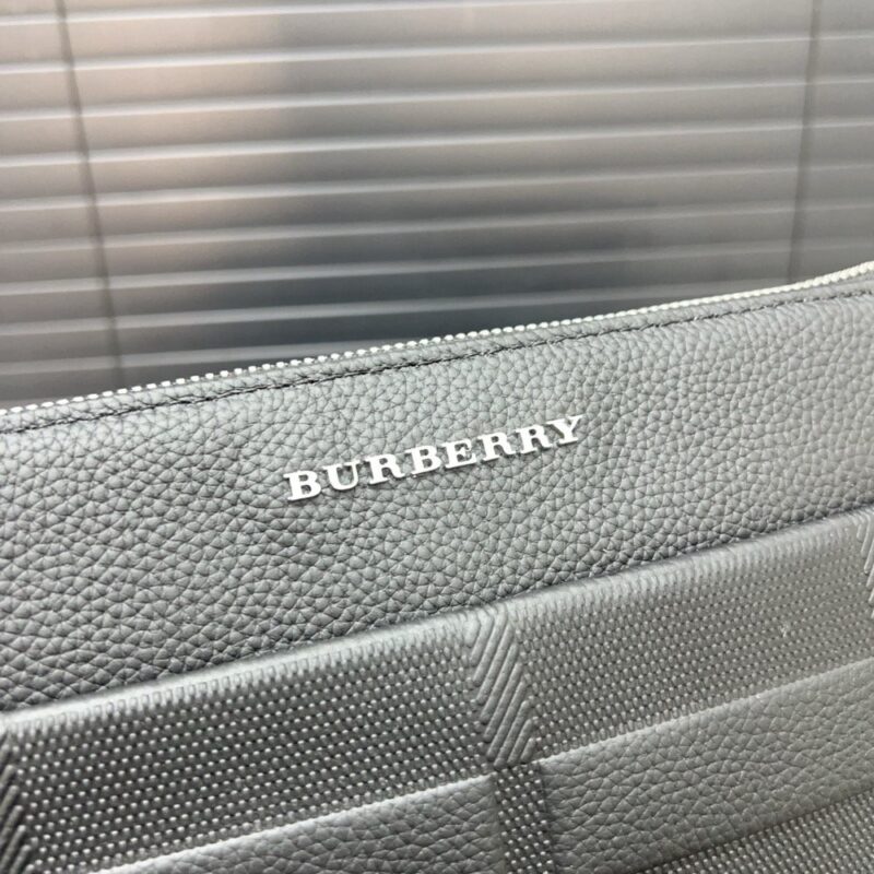 【AT9494】バーバリー高級レザークラッチバッグ - エレガントな英国スタイル | Burberry London