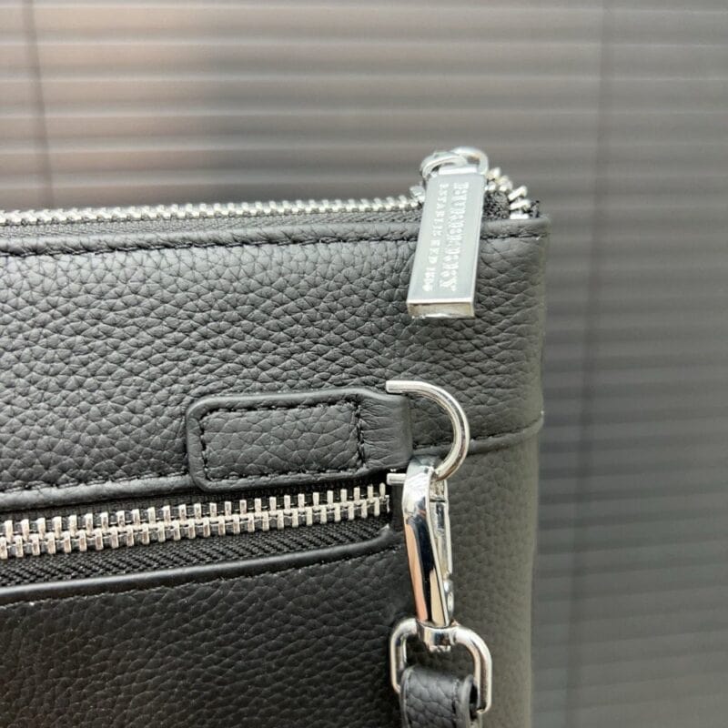 【AT9494】バーバリー高級レザークラッチバッグ - エレガントな英国スタイル | Burberry London