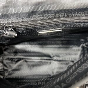【AT9497】プラダ クラシックシリーズ 郵便配達バッグ ロゴ入り 控えめな高級アイテム | Prada Italy