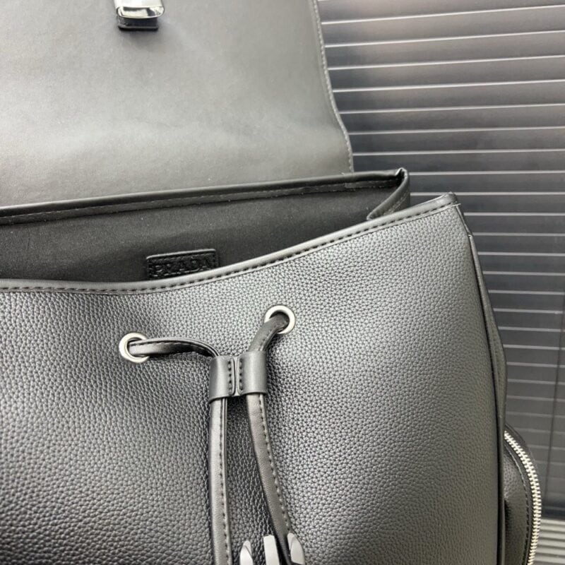 【AT9500】Pradaプラダの都市向けクラシックバックパック✨ | Prada Italy