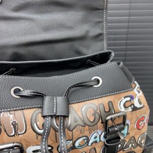 【AT9502】Coachスプリントリュックサック - 都会の探検家のためのおしゃれなグレーレザーバッグ | Coach