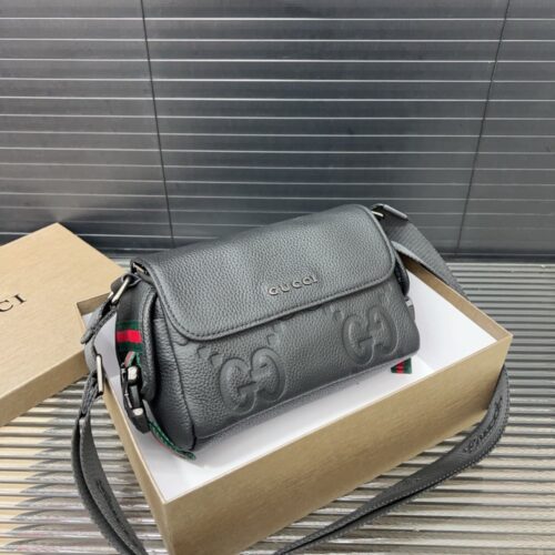 【AT9506】グッチ カーフスキンポスマンバッグ - デイリーユースに最適な都会のエリートのための贅沢なデザイン | Gucci Firenze