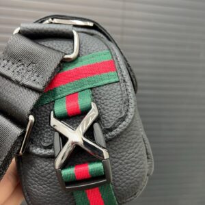 【AT9506】グッチ カーフスキンポスマンバッグ - デイリーユースに最適な都会のエリートのための贅沢なデザイン | Gucci Firenze