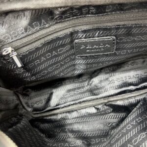 【AT9509】プラダ Prada メンズショルダーバッグ - 高級キャンバス素材の贅沢な都市ファッション | Prada Milano