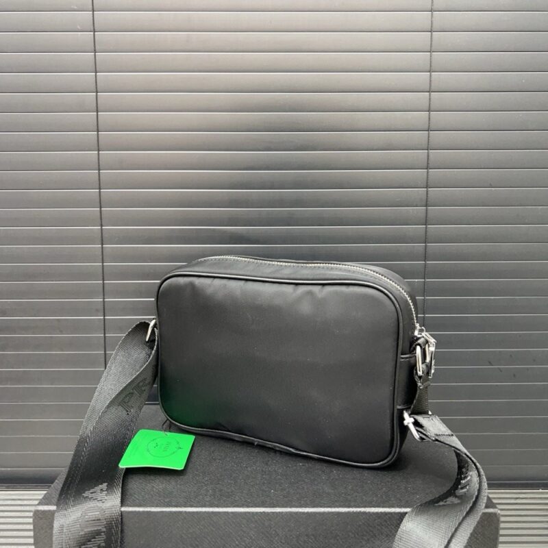 【AT9514】プラダ ブラックキャンバス シングルショルダーバッグ、都市男性のための精巧な高級感アイテム | Prada