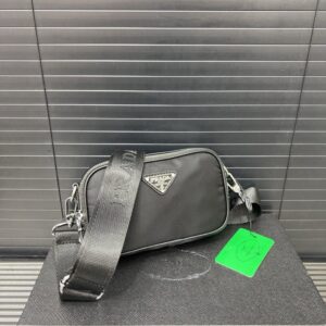 【AT9515】プラダの高級帆布メンズショルダーバッグ - 都会のエレガンスと贅沢なスタイルを演出 | Prada