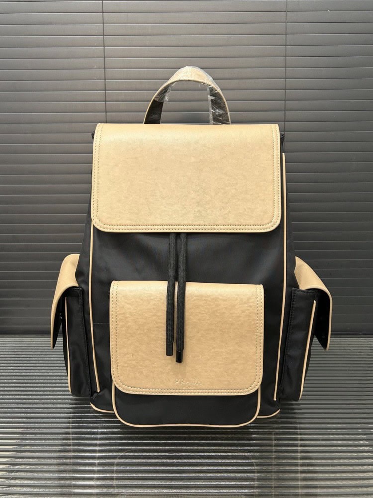【AT9516】プラダ ハイエンドカスタムバックパック、都市のエリートにふさわしい豪華な商品 | Prada Milano