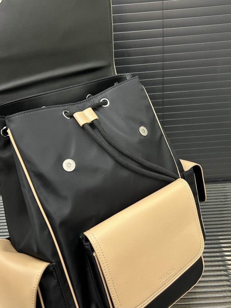 【AT9516】プラダ ハイエンドカスタムバックパック、都市のエリートにふさわしい豪華な商品 | Prada Milano