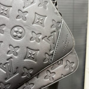【AT9520】ルイ・ヴィトンのエンボスレザースリングバッグ - 都市旅行者のための贅沢な選択 | Louis Vuitton