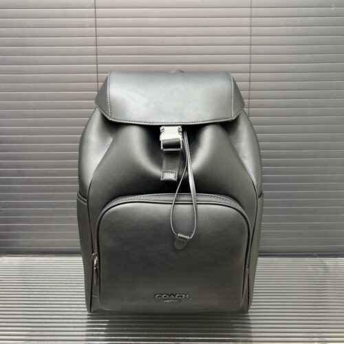 【AT9523】COACH Racer 26 レザーバックパック、都会男性のための高級品、黒革素材、13インチノートパソコン収納可能 | Coach New York