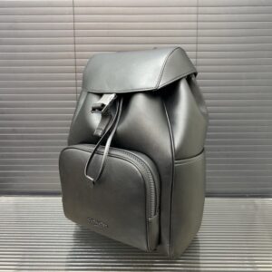 【AT9523】COACH Racer 26 レザーバックパック、都会男性のための高級品、黒革素材、13インチノートパソコン収納可能 | Coach New York