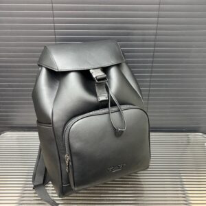 【AT9523】COACH Racer 26 レザーバックパック、都会男性のための高級品、黒革素材、13インチノートパソコン収納可能 | Coach New York